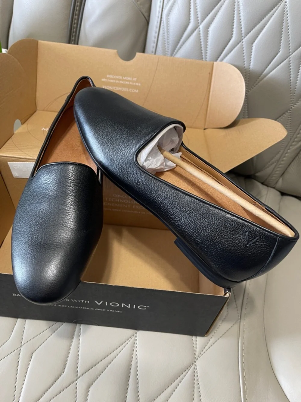 Vionic Willa Women's Black Leather Loafers - Picture 7 of 11